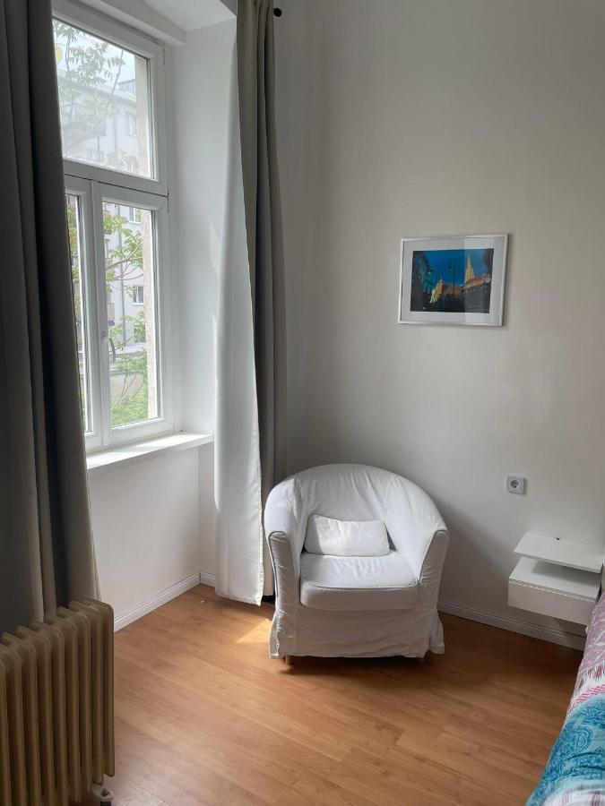 Small Apartment Near The Center Відень Екстер'єр фото